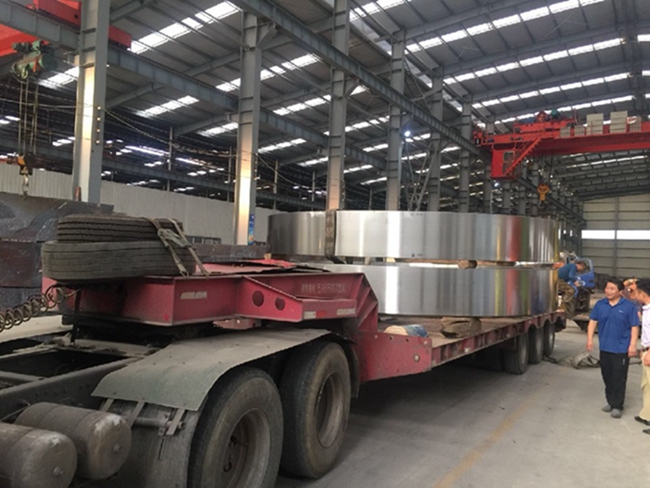 活性炭轉(zhuǎn)爐滾圈發(fā)貨現(xiàn)場(chǎng)